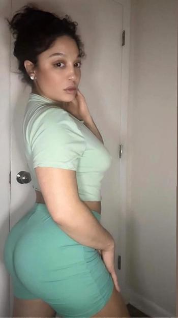 Rumor, 27  female escort, Fayetteville