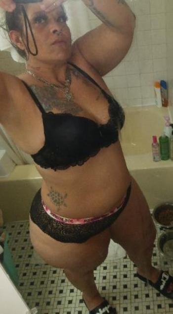 Juicy , 40  female escort, Fayetteville