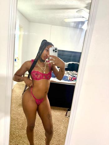 PASSION, 25  female escort, Fayetteville
