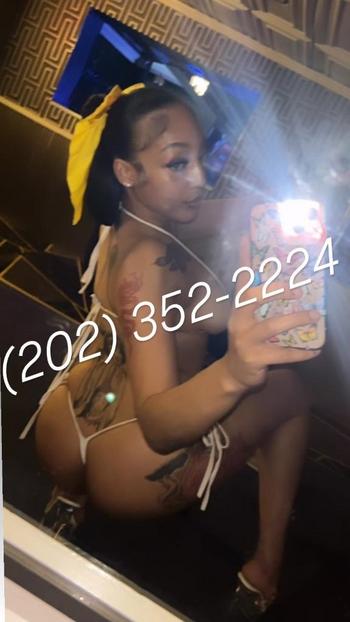 Gemini , 25  female escort, Fayetteville