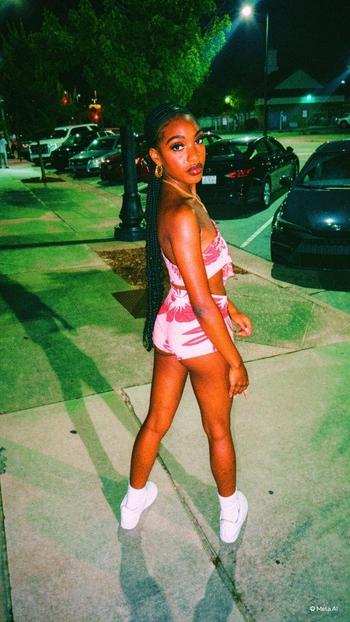 Slimmm, 21  female escort, Fayetteville