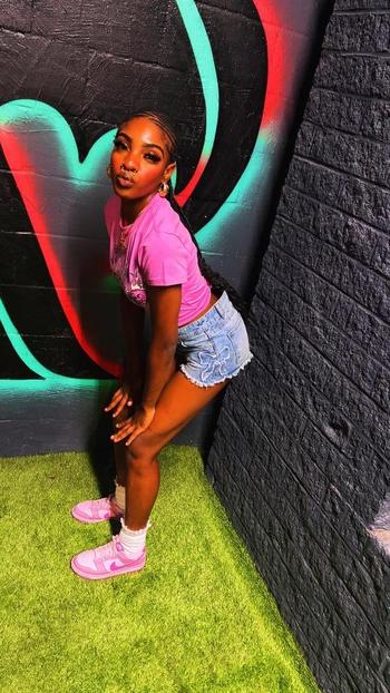 Slimmmm, 21  female escort, Fayetteville