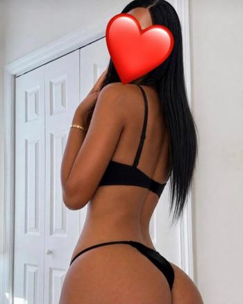 Karina, 23  female escort, Fayetteville