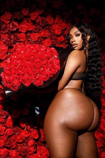 Sweetz, 27  female escort, Fayetteville